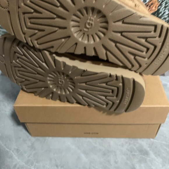 Brand New UGG Classic Ultra Mini Boot for Women🥰 - Picture 6 of 6